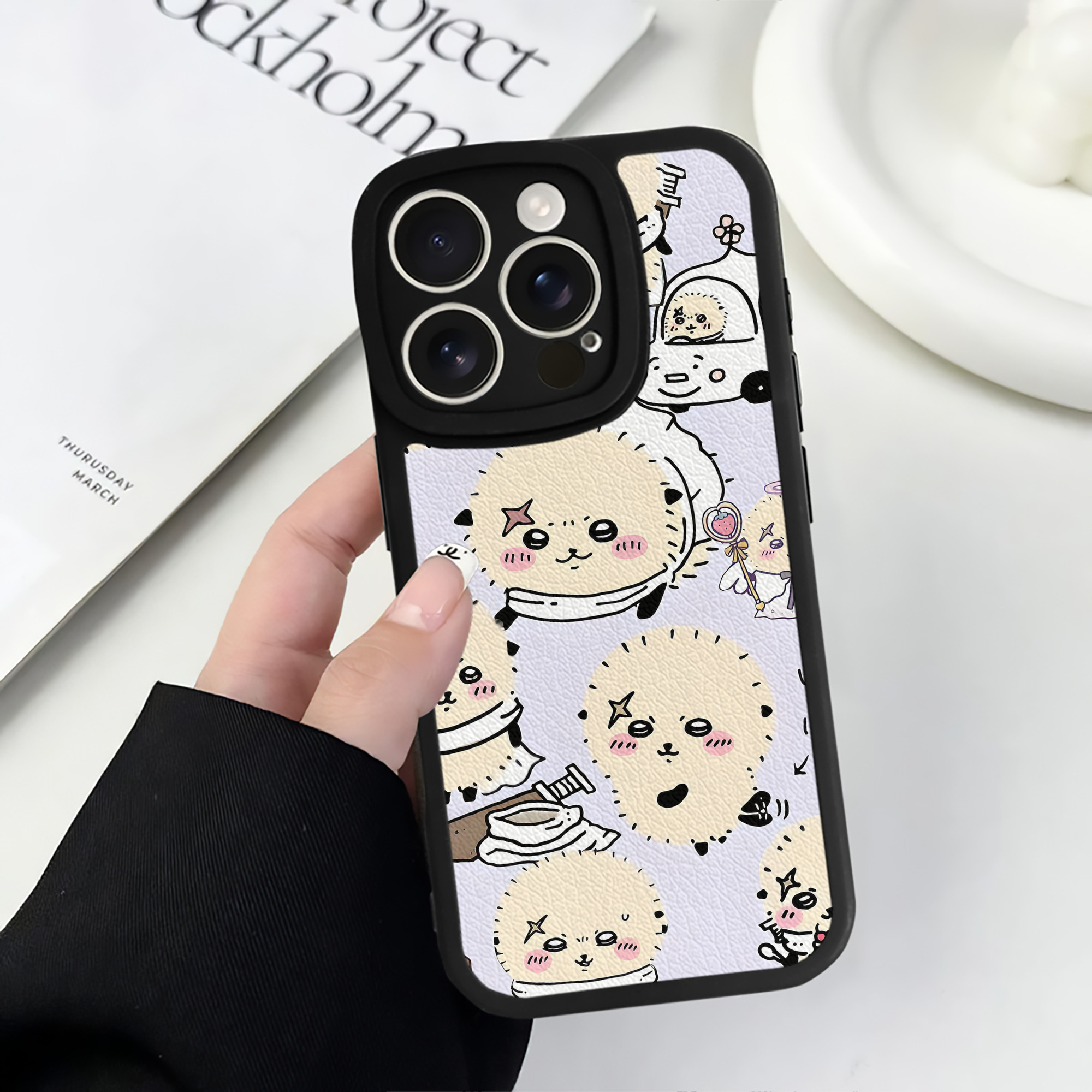 （画像用） ちいかわ Chii-kawa 【iPhone 16シリーズ対応】シリコンスマホケース（レザー調） 材質：シリコン